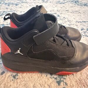 Jordan Courtside 23 sneakers in classic Black/Red 🖤❤️